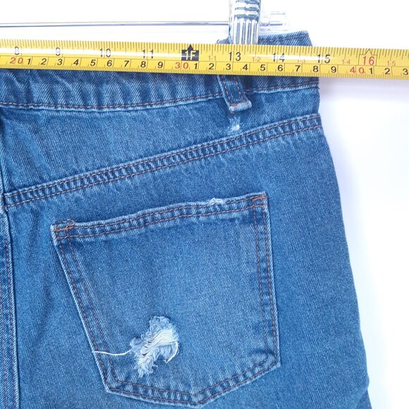 Almost Famous Womens Distressed Denim Shorts‎ Size 5 - Picture 8 of 16